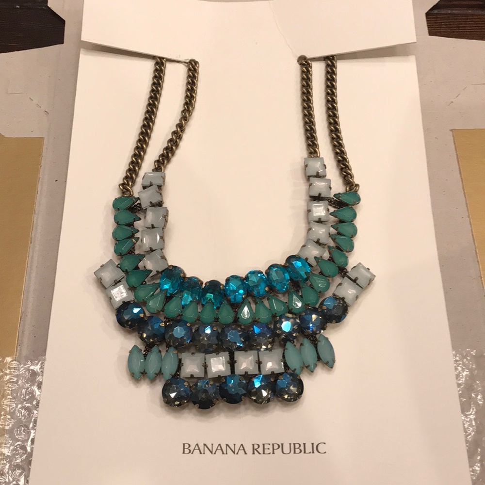 Banana republic statement necklace